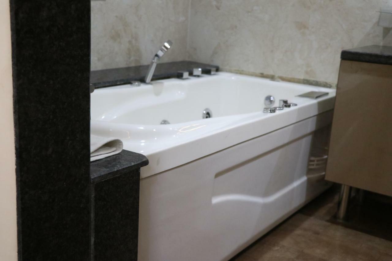 Hotel S.R. Residency Zirakpur Esterno foto