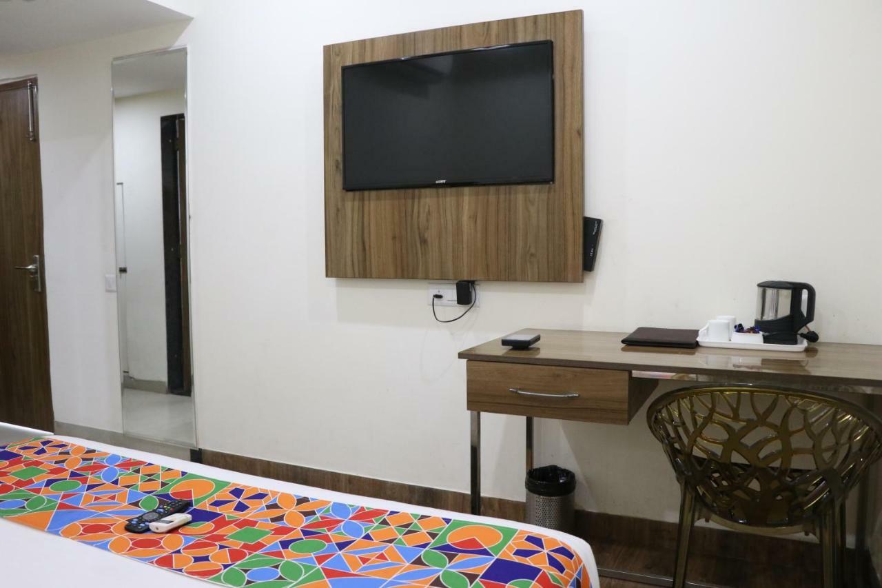 Hotel S.R. Residency Zirakpur Esterno foto