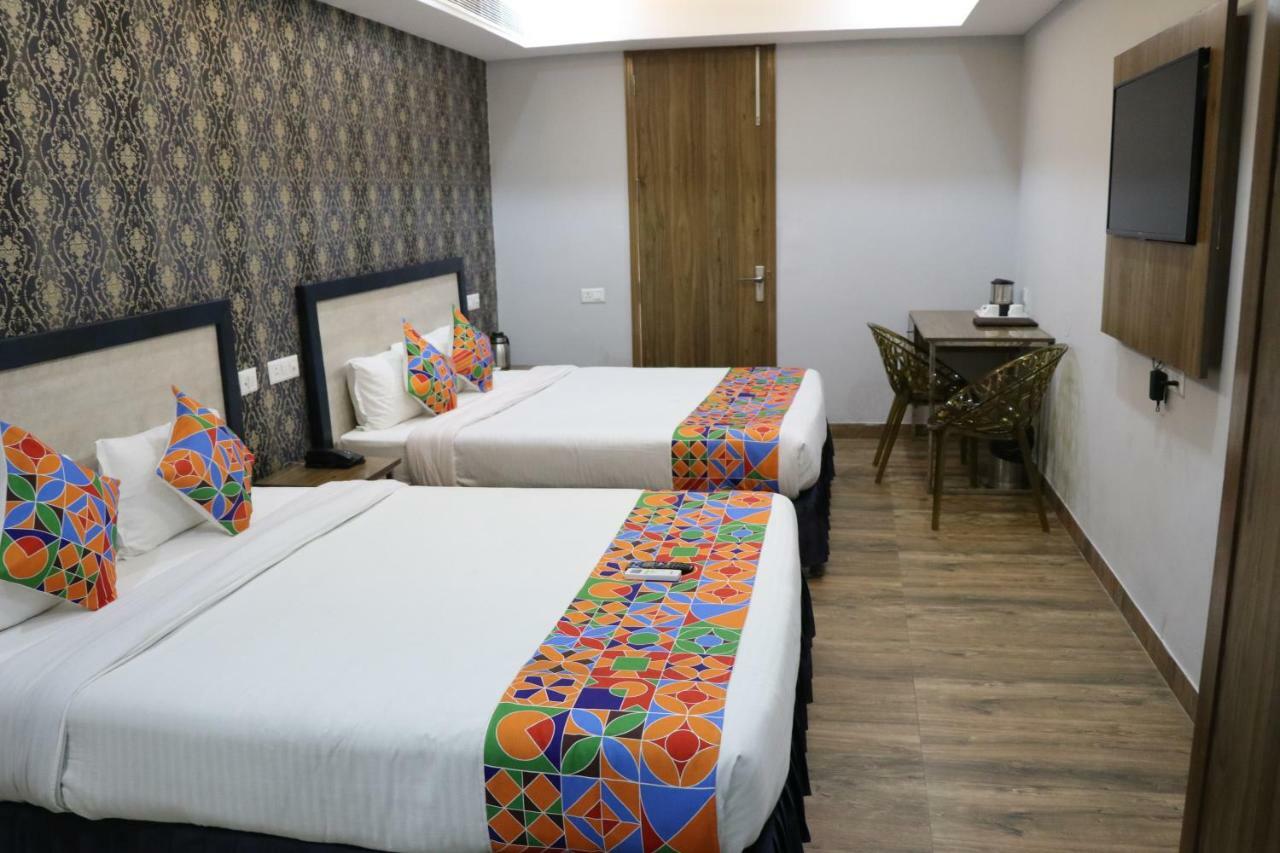 Hotel S.R. Residency Zirakpur Esterno foto