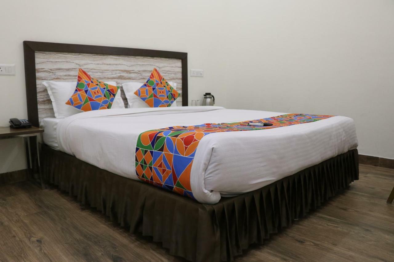 Hotel S.R. Residency Zirakpur Esterno foto