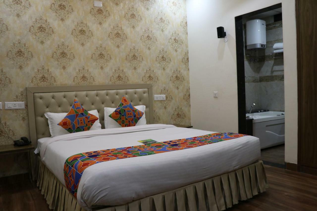 Hotel S.R. Residency Zirakpur Esterno foto