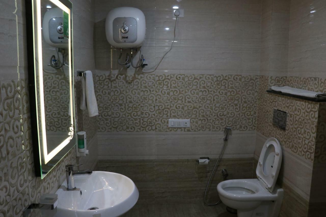 Hotel S.R. Residency Zirakpur Esterno foto