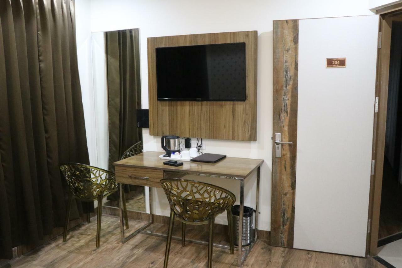 Hotel S.R. Residency Zirakpur Esterno foto